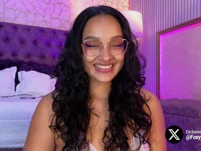 Emily-Foxyy live cam on BongaCams