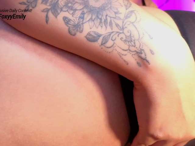 Emily-Foxyy's BongaCams show and profile