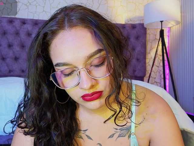 Emily-Foxyy