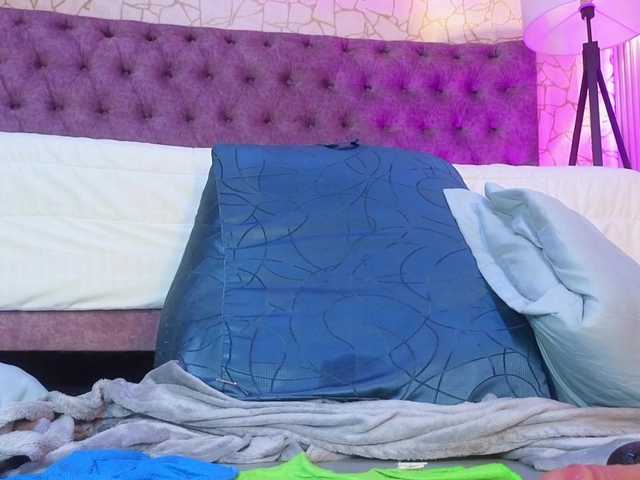 Emily-Foxyy live cam on BongaCams