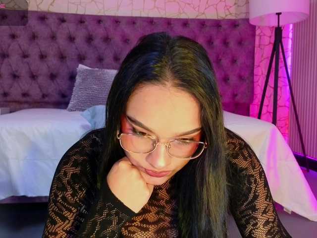 Emily-Foxyy live cam on BongaCams