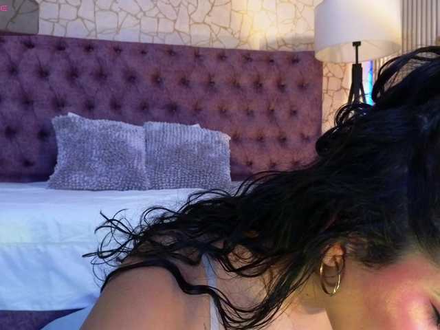 Emily-Foxyy live cam on BongaCams