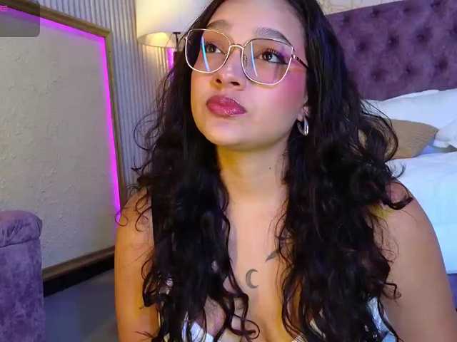 Emily-Foxyy