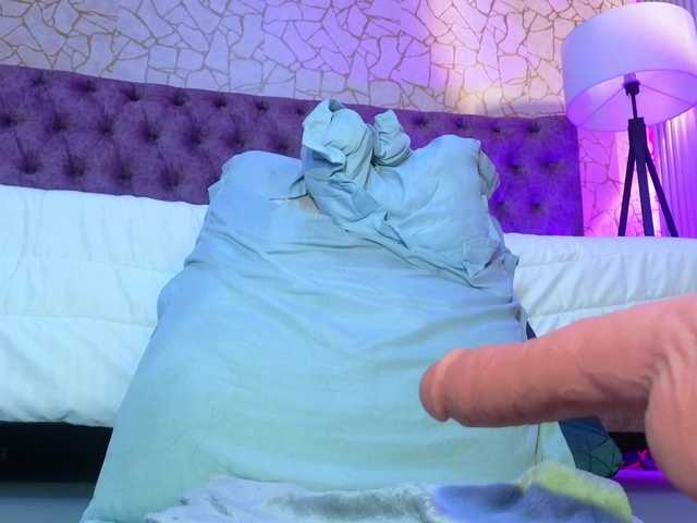 Emily-Foxyy live cam on BongaCams