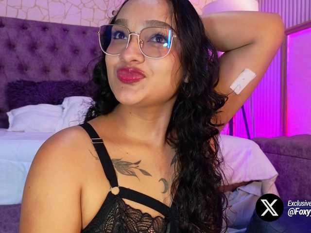 Emily-Foxyy live cam on BongaCams