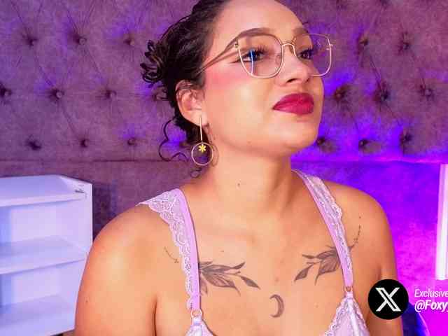 Emily-Foxyy webcam