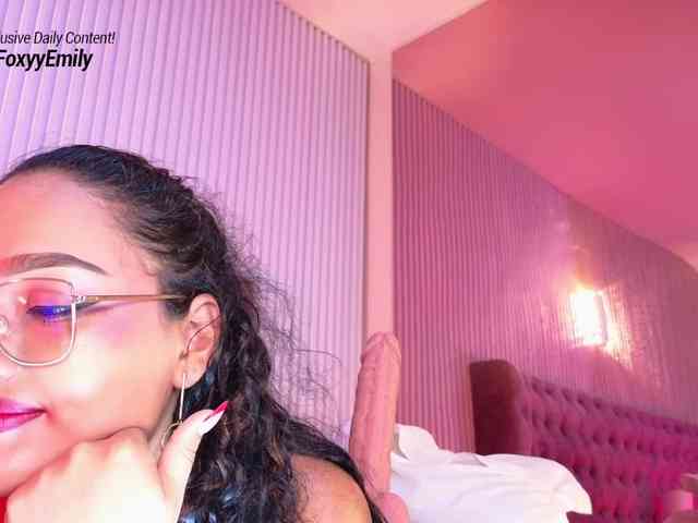 Emily-Foxyy webcam
