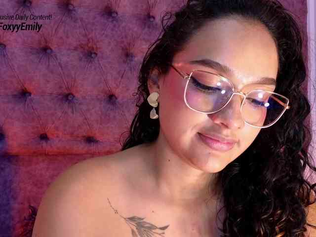 Emily-Foxyy webcam
