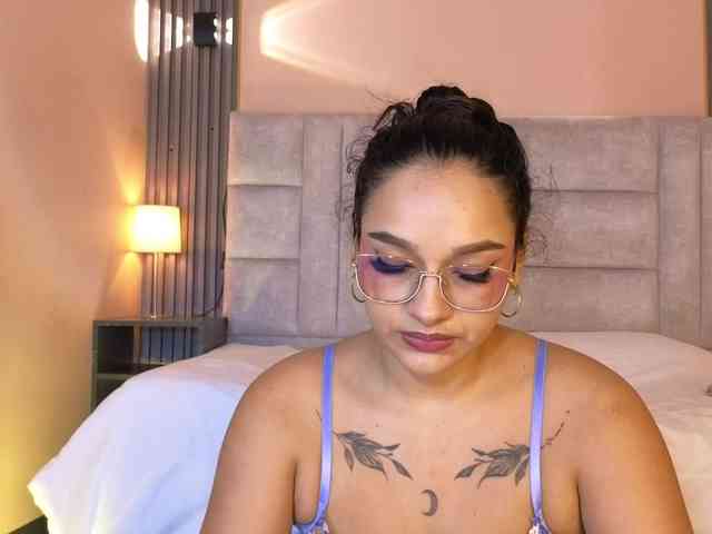 Emily-Foxyy webcam