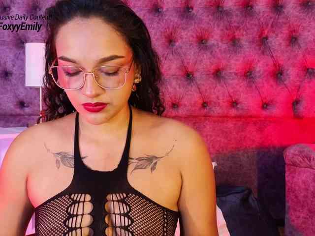 Emily-Foxyy webcam