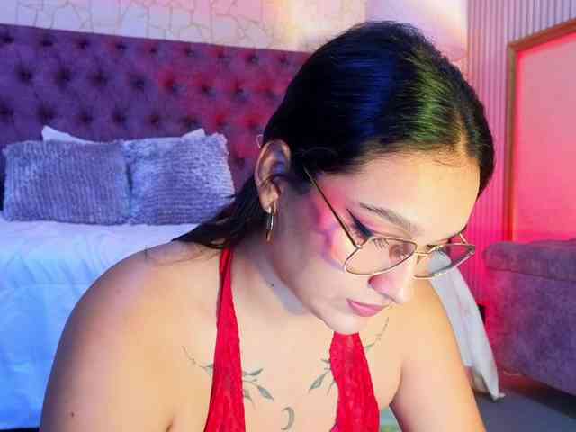 Emily-Foxyy webcam