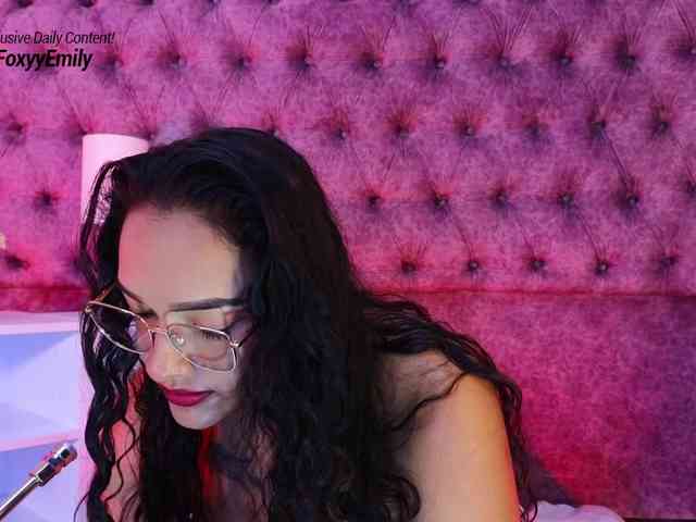 Emily-Foxyy webcam