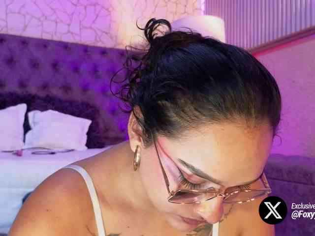 Emily-Foxyy webcam