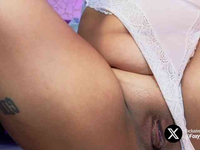 Emily-Foxyy webcam