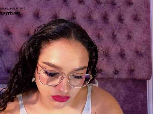 Emily-Foxyy webcam