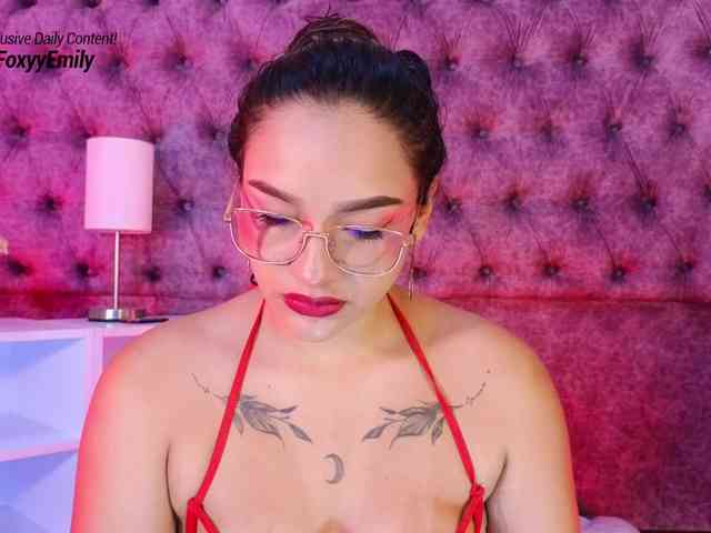 Emily-Foxyy webcam