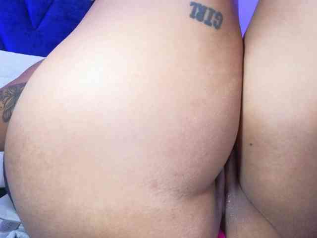 Emily-Foxyy webcam