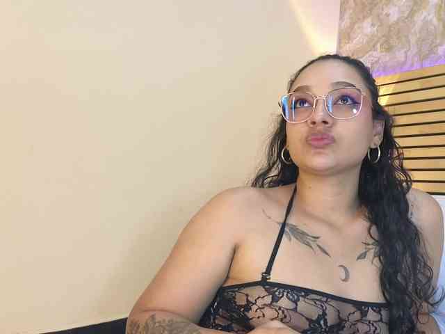 Emily-Foxyy webcam