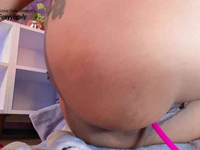 Emily-Foxyy webcam
