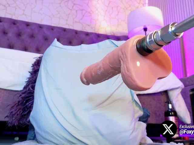 Emily-Foxyy webcam