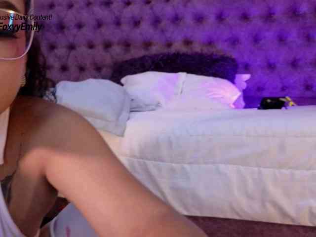 Emily-Foxyy webcam