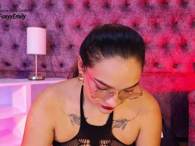 Emily-Foxyy webcam