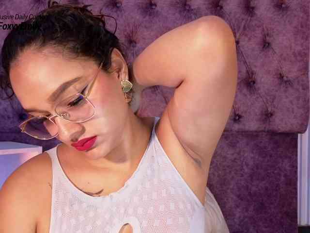 Emily-Foxyy webcam