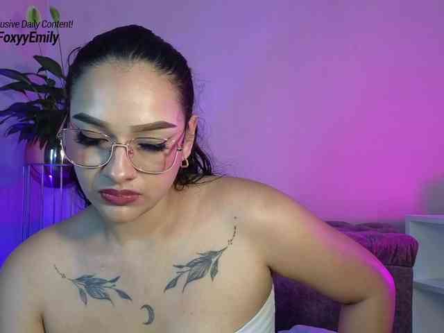Emily-Foxyy webcam