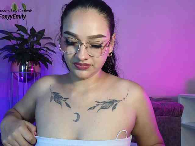 Emily-Foxyy webcam