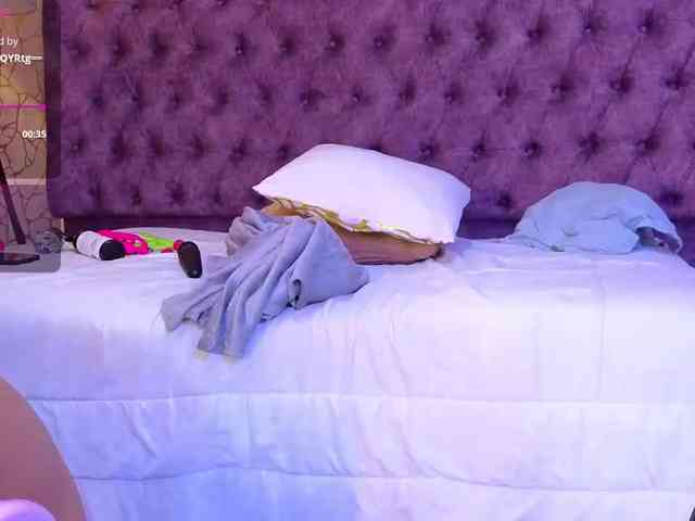 Emily-Foxyy webcam