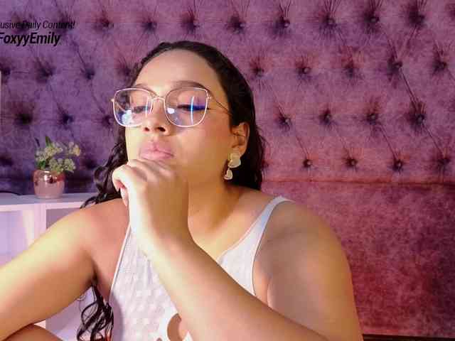 Emily-Foxyy webcam