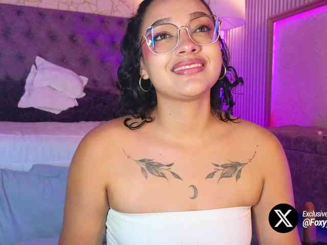 Emily-Foxyy webcam