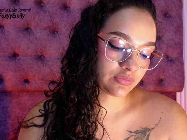 Emily-Foxyy webcam