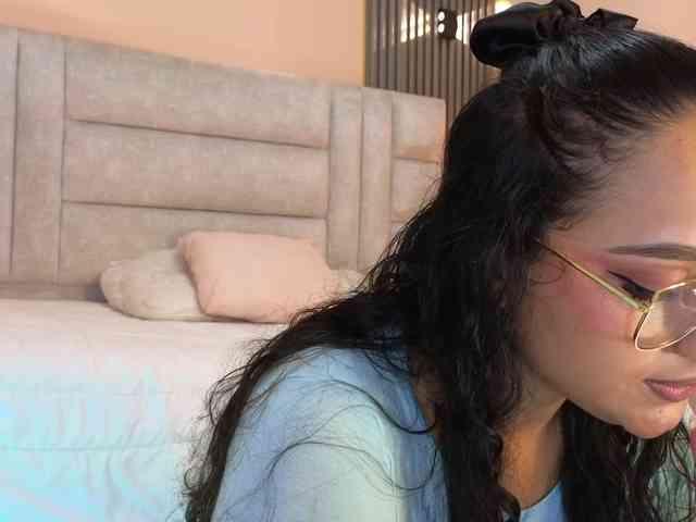 Emily-Foxyy webcam