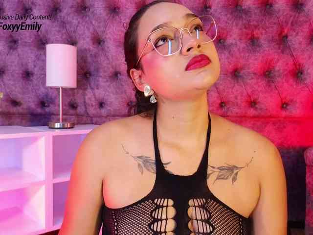 Emily-Foxyy webcam