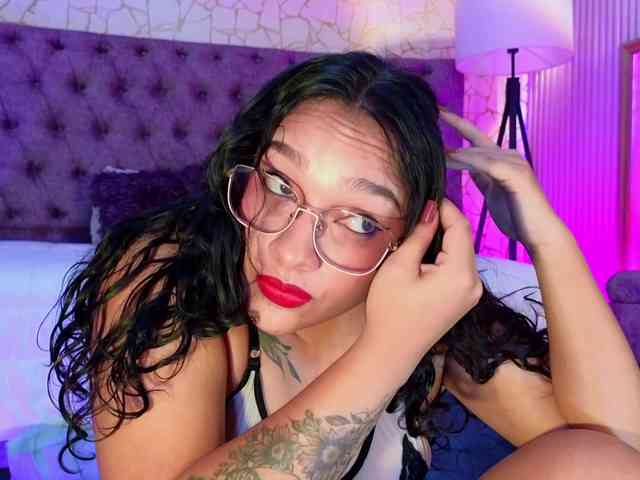 Modelo: Emily-Foxyy
