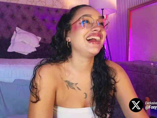 Emily-Foxyy webcam