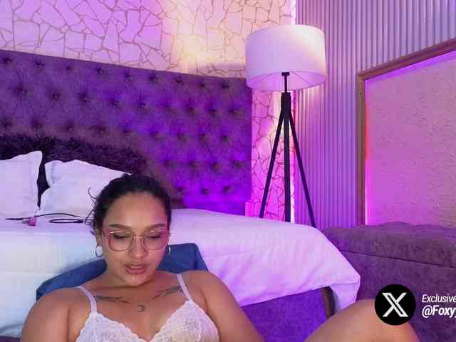 Emily-Foxyy webcam