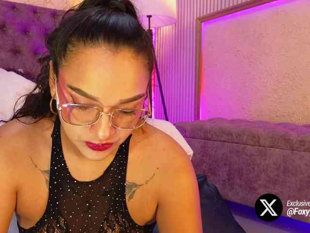 Emily-Foxyy webcam