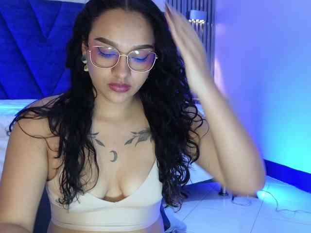 Emily-Foxyy webcam