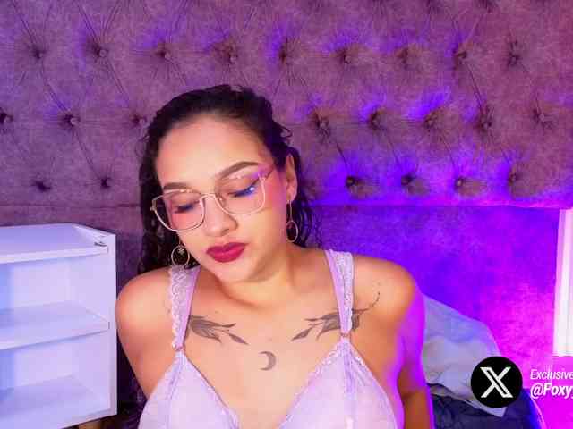 Emily-Foxyy webcam