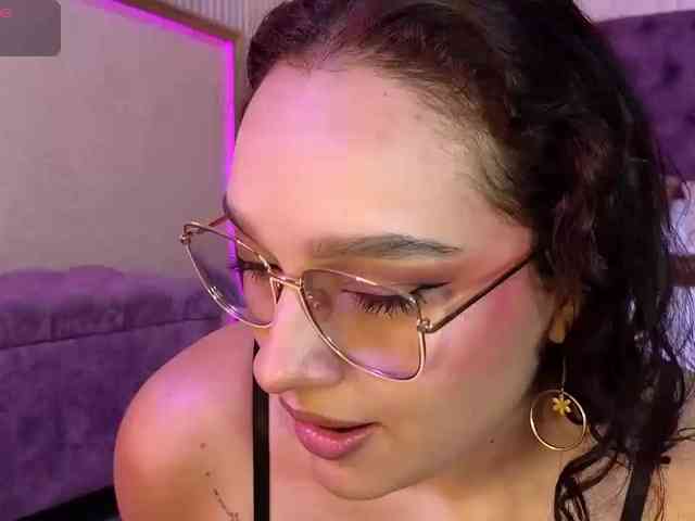 Emily-Foxyy webcam
