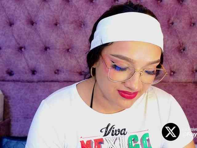 Emily-Foxyy webcam