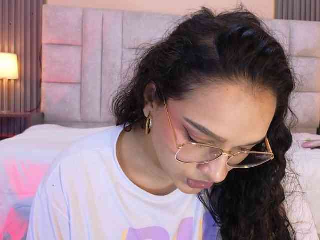Emily-Foxyy webcam
