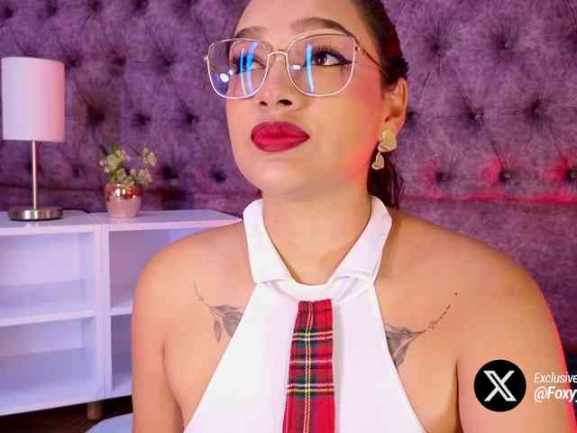 Emily-Foxyy webcam