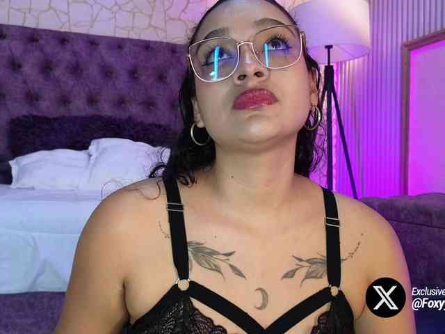 Emily-Foxyy webcam