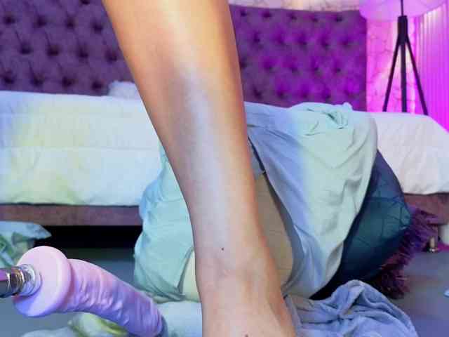 Emily-Foxyy webcam