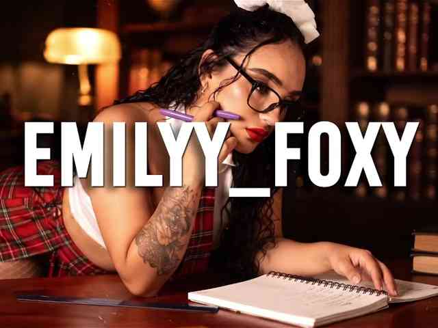 Emily-Foxyy webcam