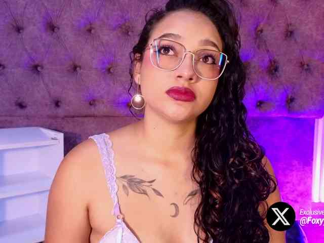 Emily-Foxyy webcam