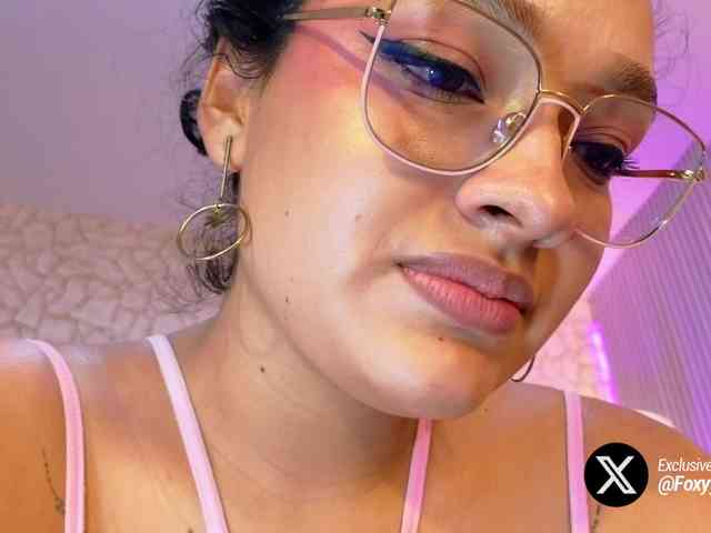 Emily-Foxyy webcam